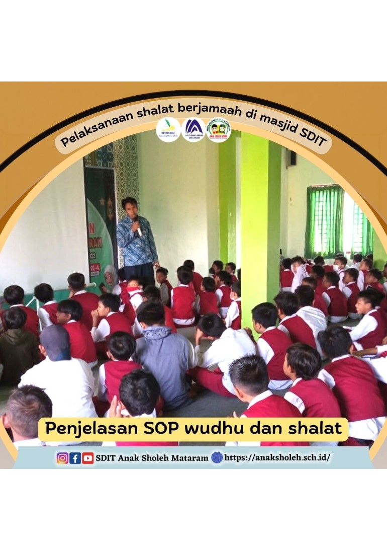 Sholat berjamaah di masjid SDIT